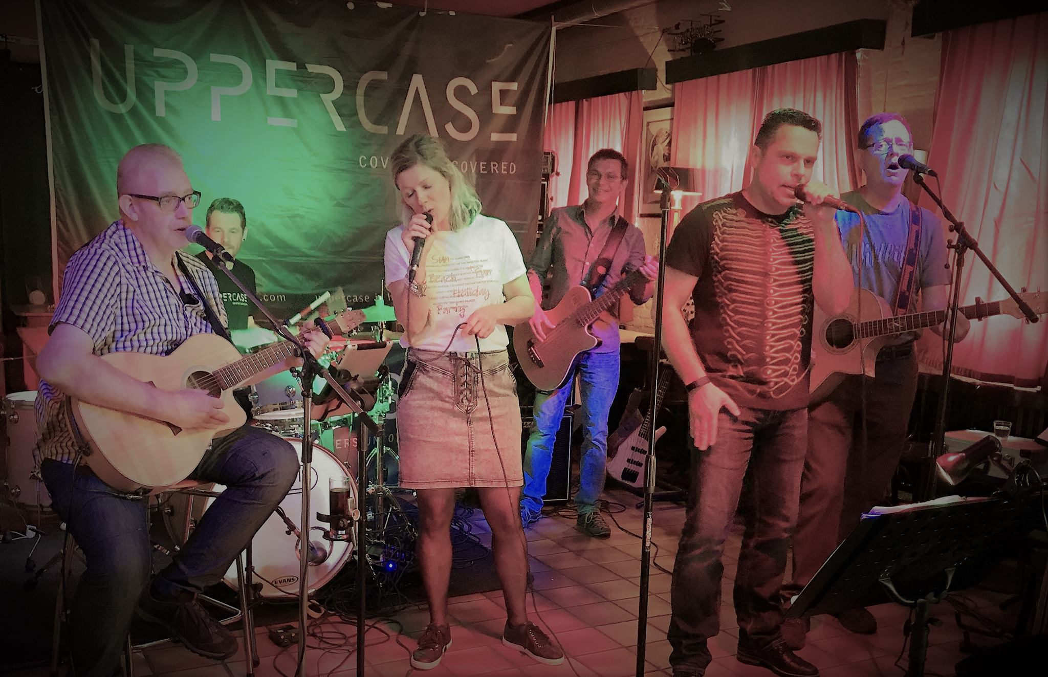 Zaterdag 4 Mei 2019 - UpperCase Coverband Live On Stage